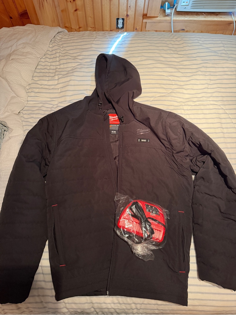 Milwaukee Men's Black Insulated Hooded Puffer Jacket